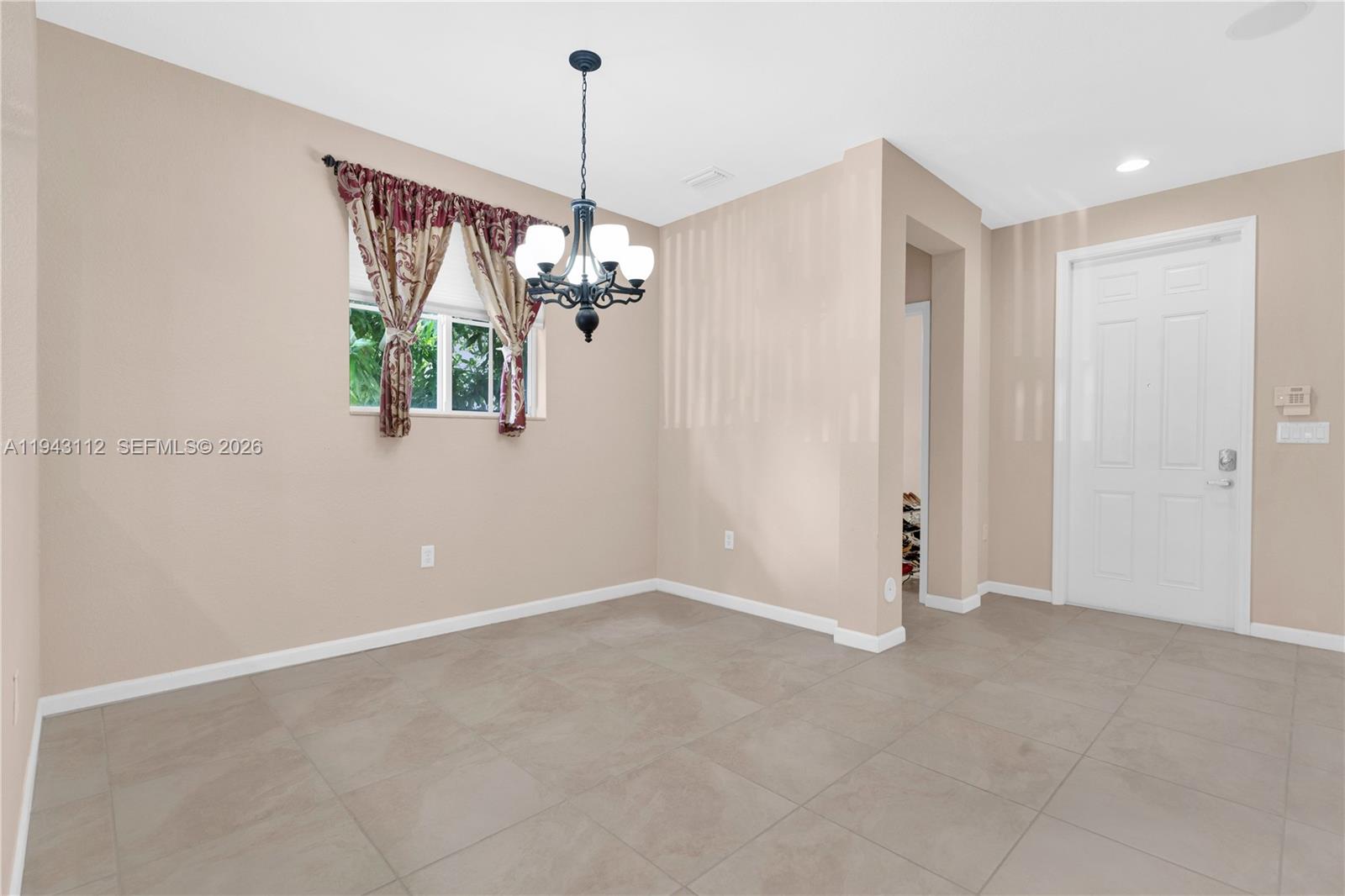 MANDARIN LAKES - Residential