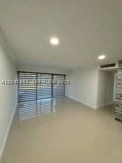 Central located closed to mayor highways 836,826 and Turnpike, completely renovated minutes to MIA, FIU , shopping and restaurants.
