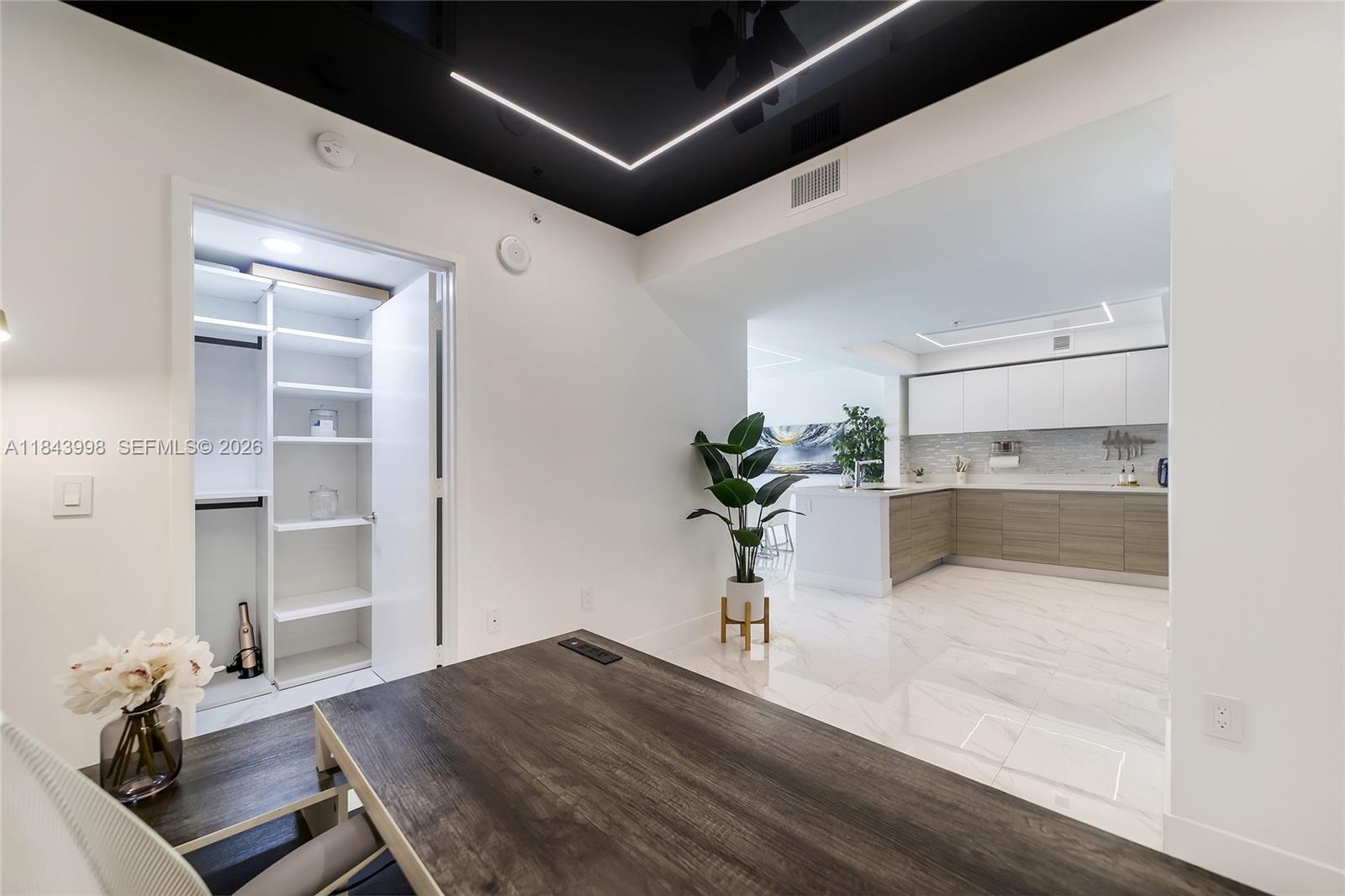 PARQUE TOWERS CONDO - Residential