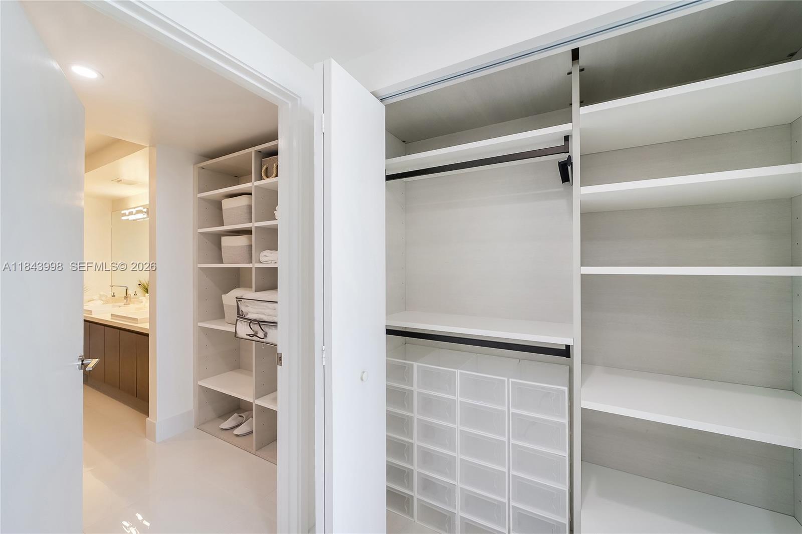 PARQUE TOWERS CONDO - Residential