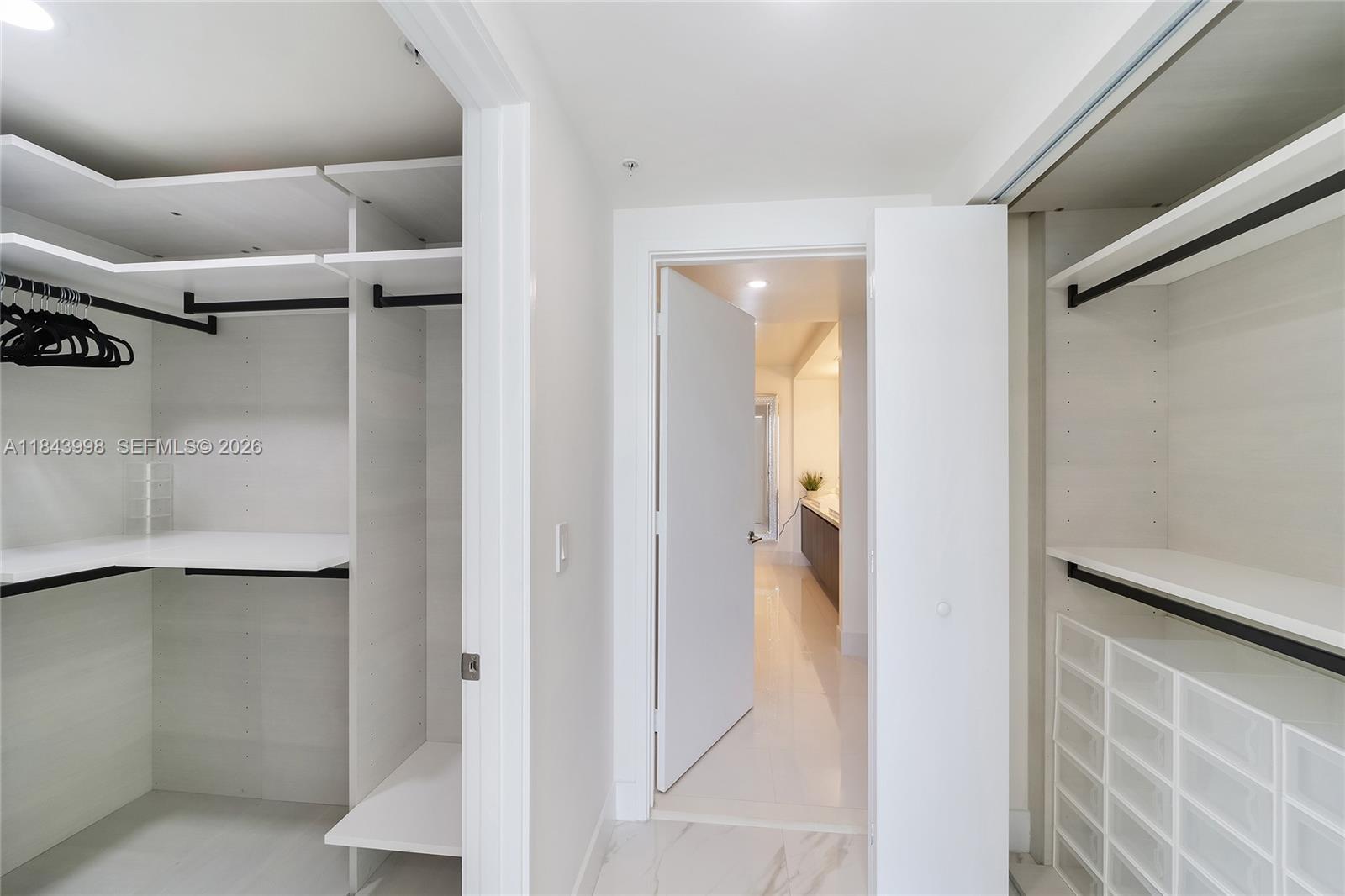 PARQUE TOWERS CONDO - Residential