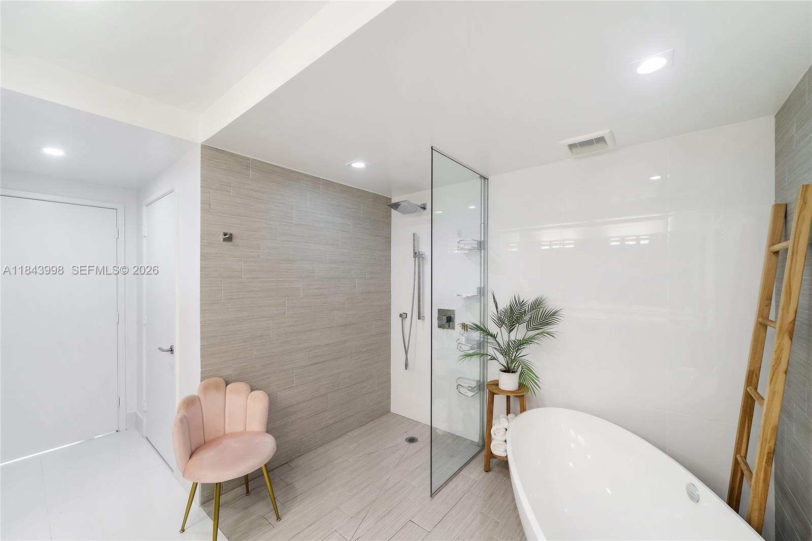 PARQUE TOWERS CONDO - Residential