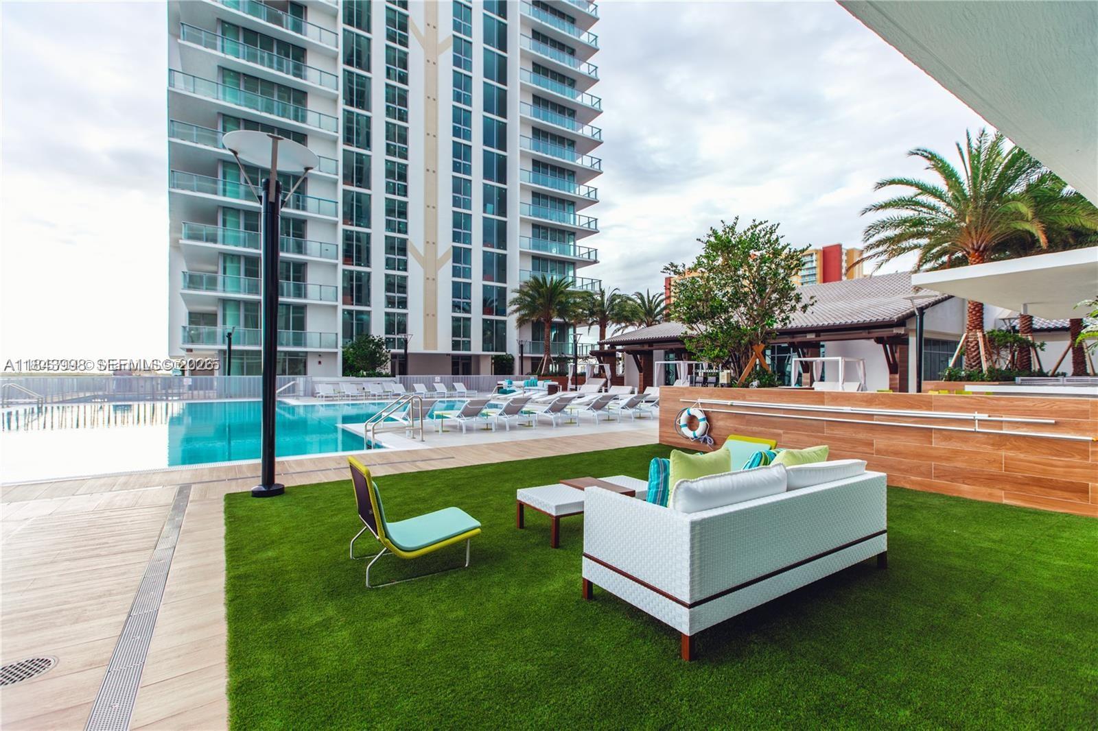 PARQUE TOWERS CONDO - Residential