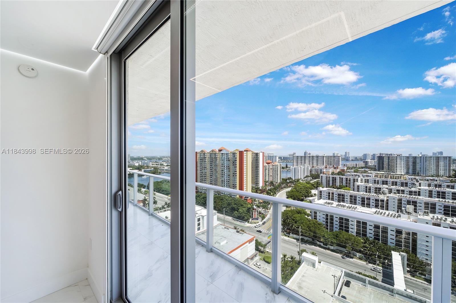 PARQUE TOWERS CONDO - Residential