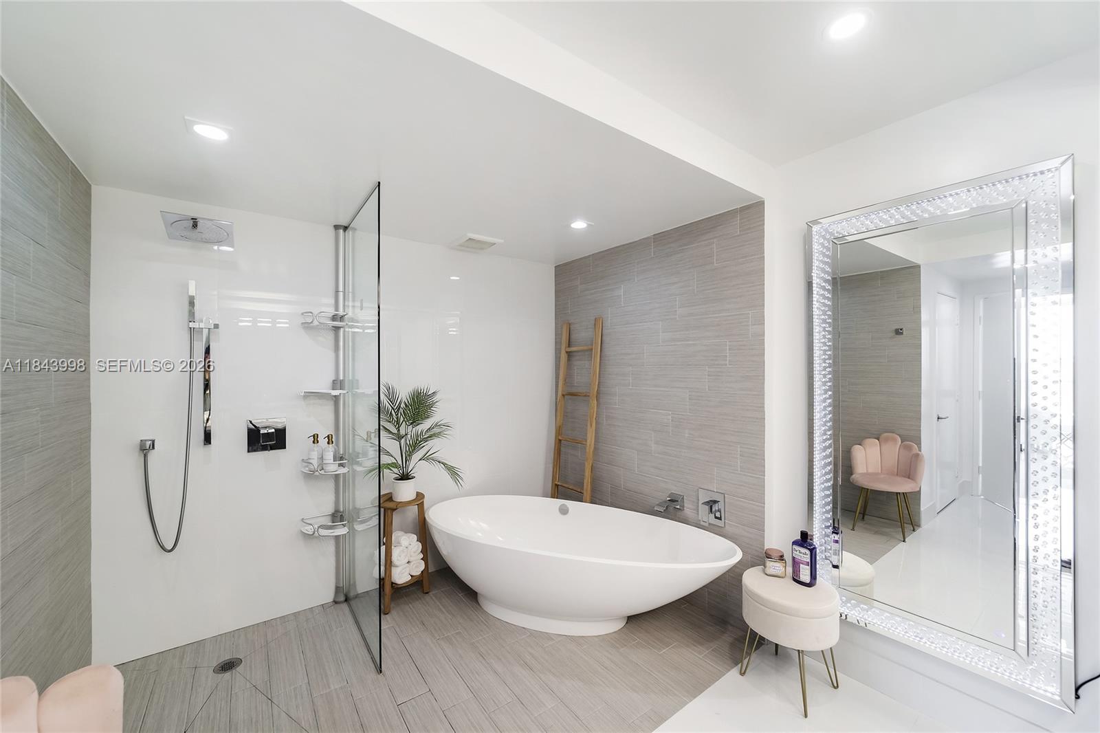 PARQUE TOWERS CONDO - Residential