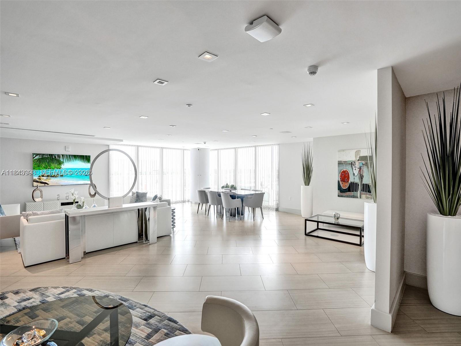 PARQUE TOWERS CONDO - Residential