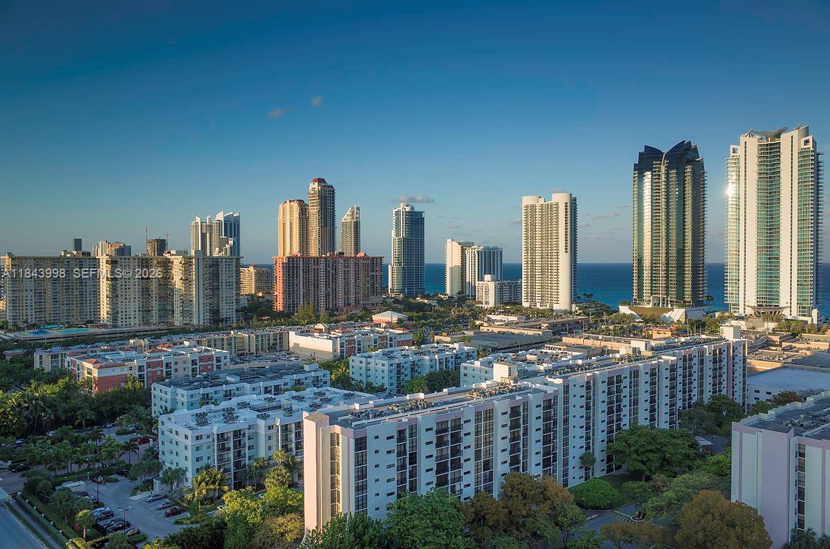 PARQUE TOWERS CONDO - Residential
