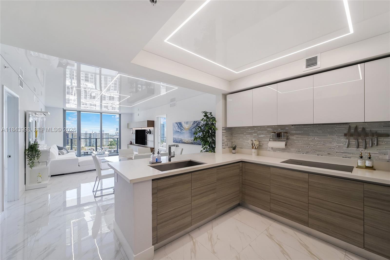 PARQUE TOWERS CONDO - Residential