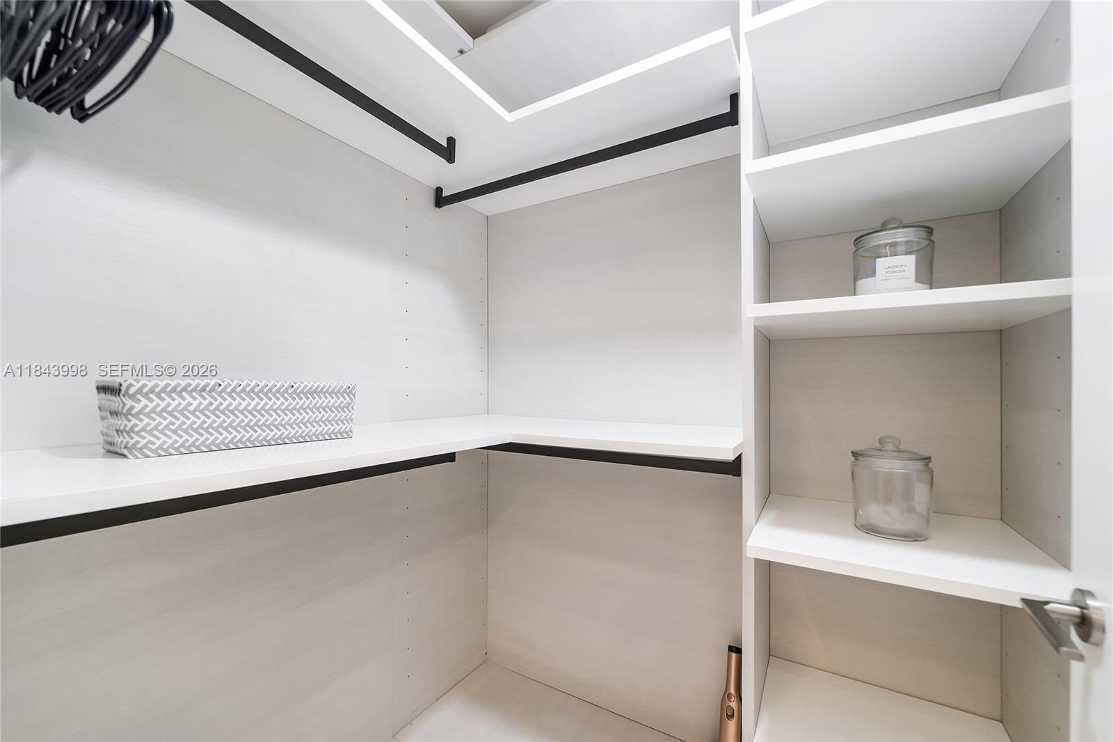 PARQUE TOWERS CONDO - Residential