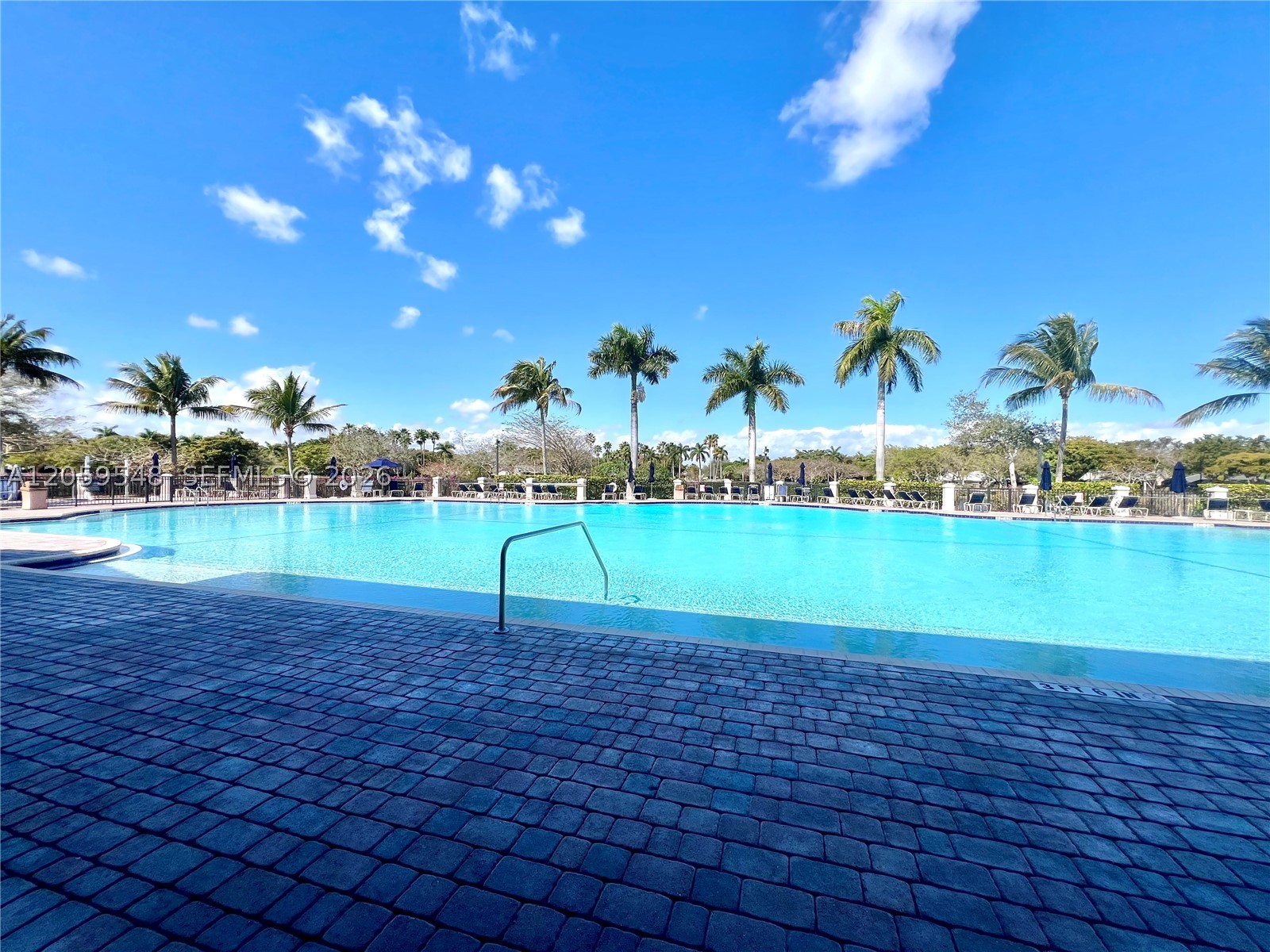 THE COURTS AT BAYSHORE II - Residential