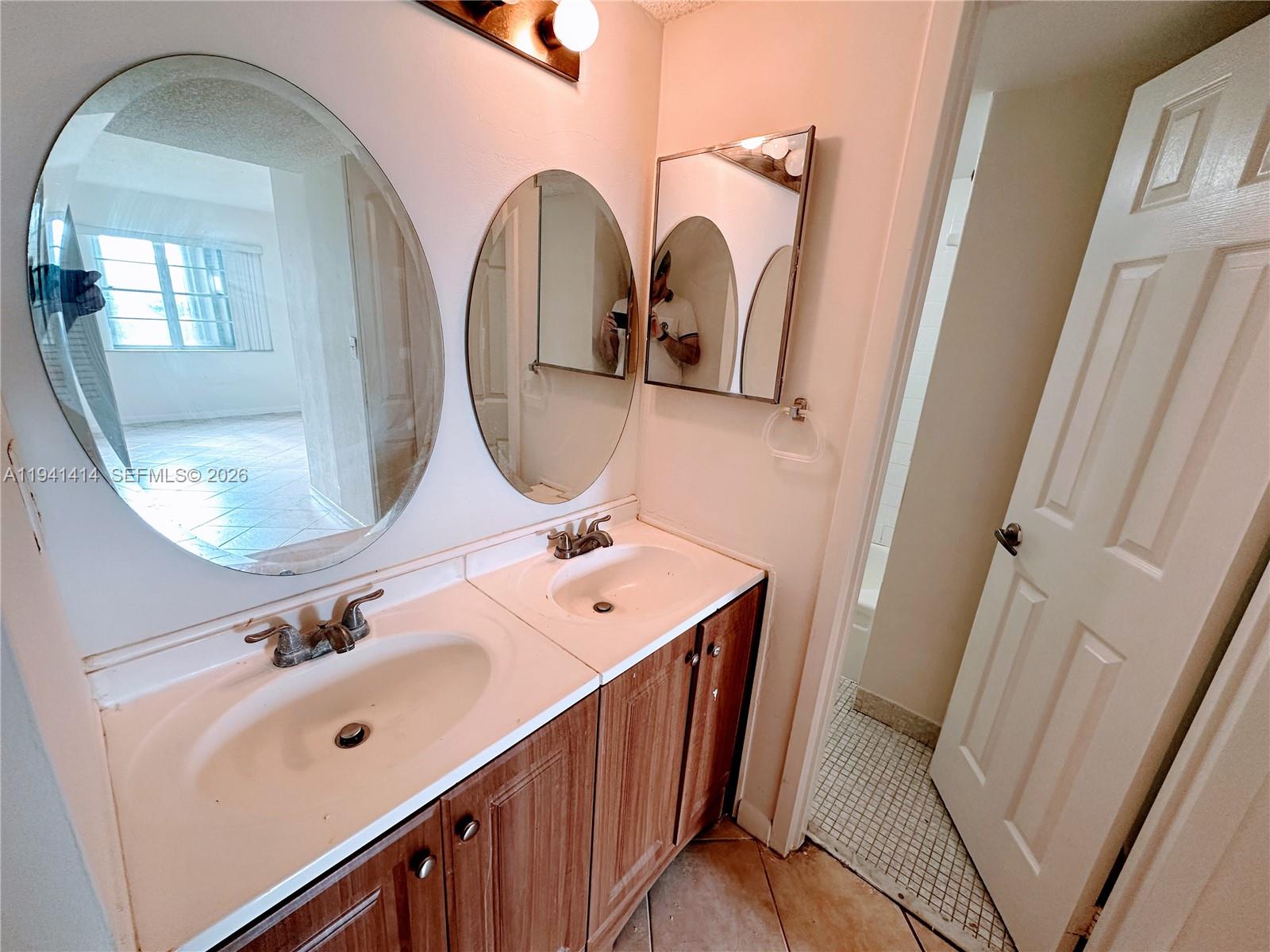 HERITAGE CIRCLE CONDO - Residential