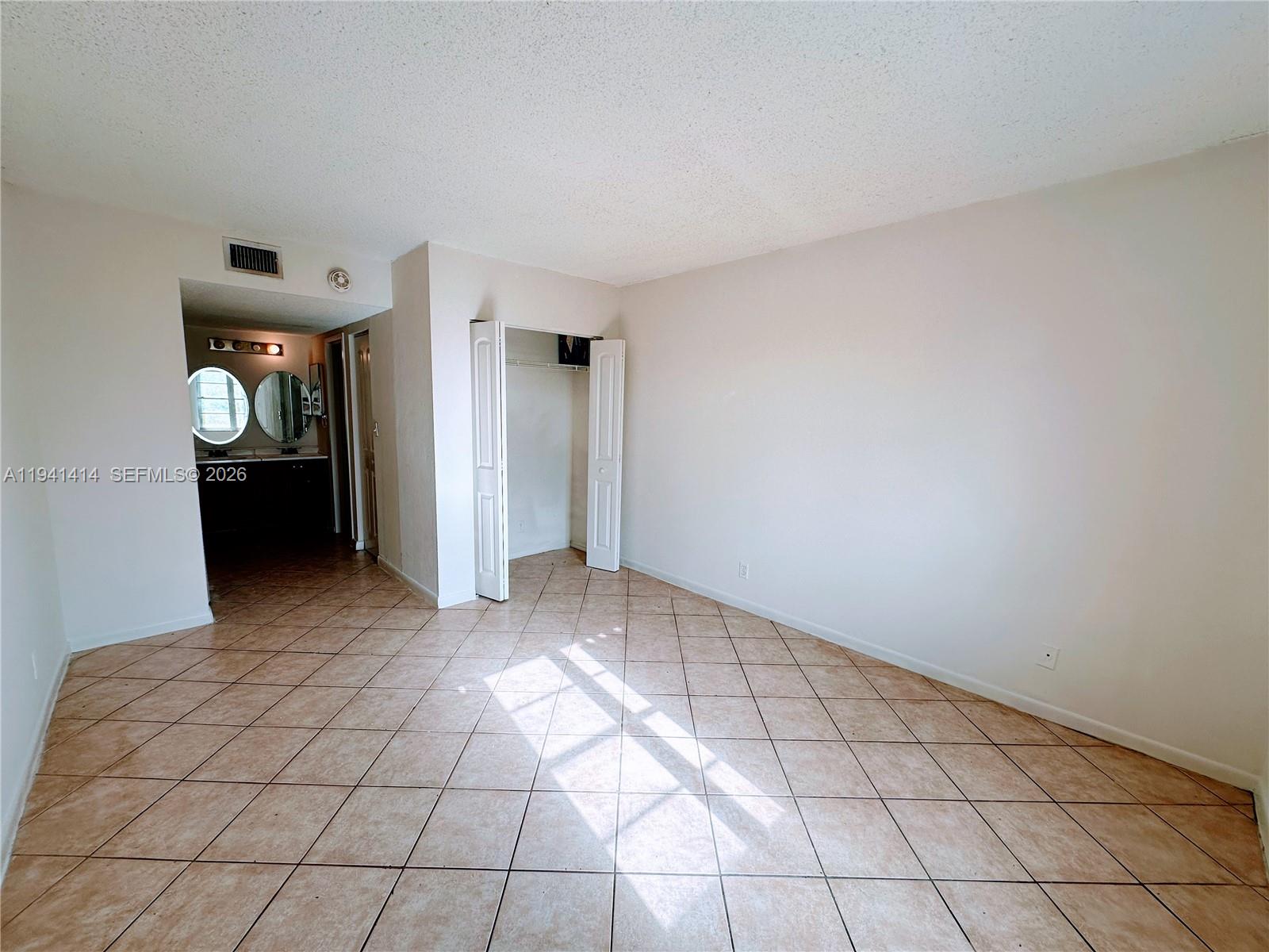 HERITAGE CIRCLE CONDO - Residential