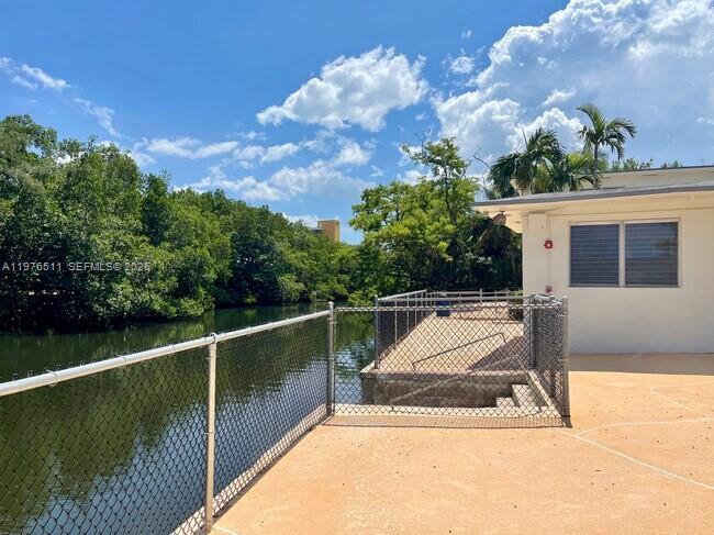 EMERALD LAKE PARK - Residential Lease