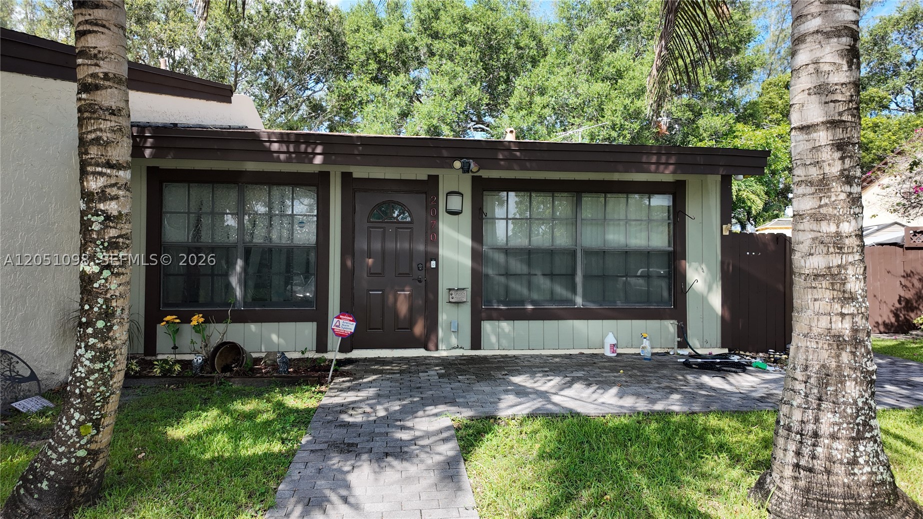 INVESTOR SPECIAL! CASH ONLY. EXCELLENT OPPORTUNITY FOR INVESTORS, OR RENOVATION POJECTS.