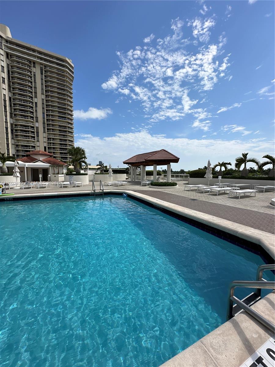 THE LANDMARK CONDO - Residential
