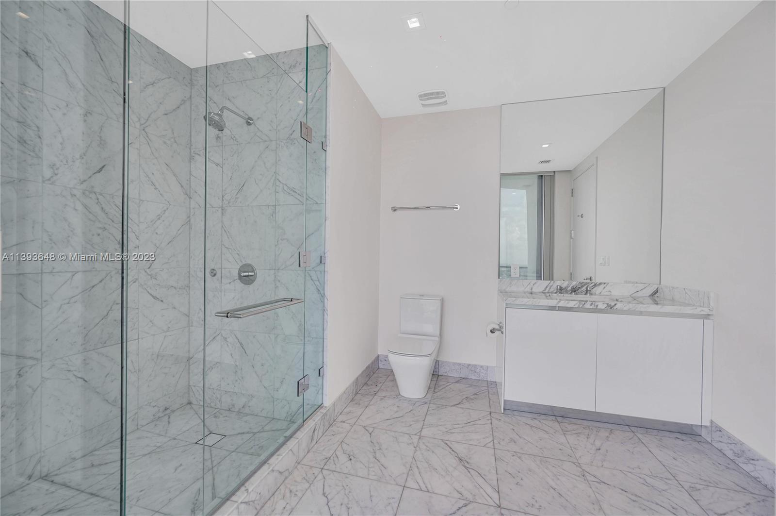 JADE SIGNATURE CONDO - Residential