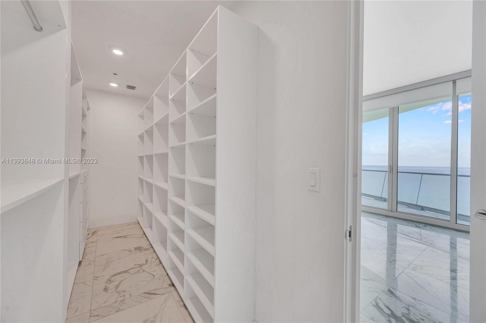 JADE SIGNATURE CONDO - Residential