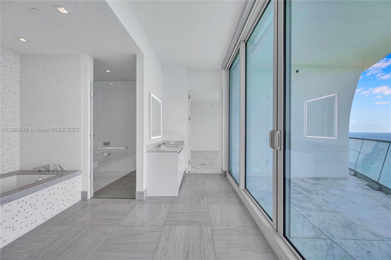 JADE SIGNATURE CONDO - Residential