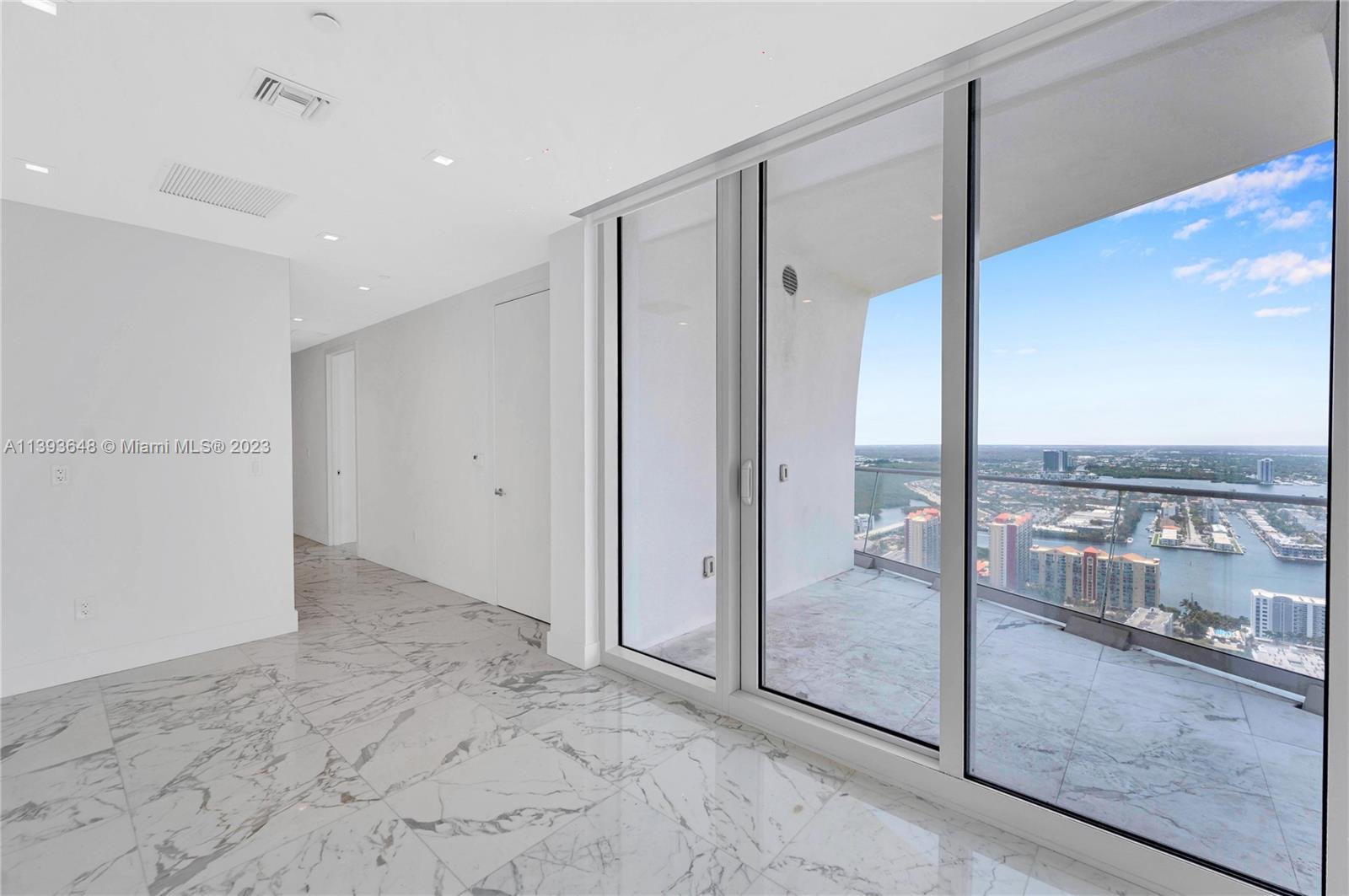 JADE SIGNATURE CONDO - Residential
