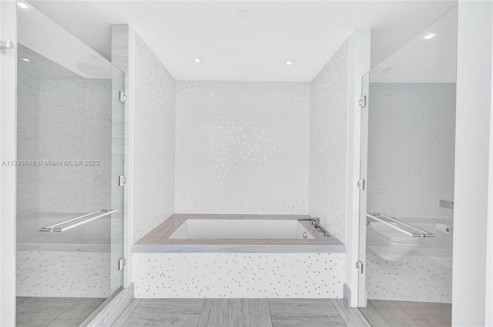 JADE SIGNATURE CONDO - Residential