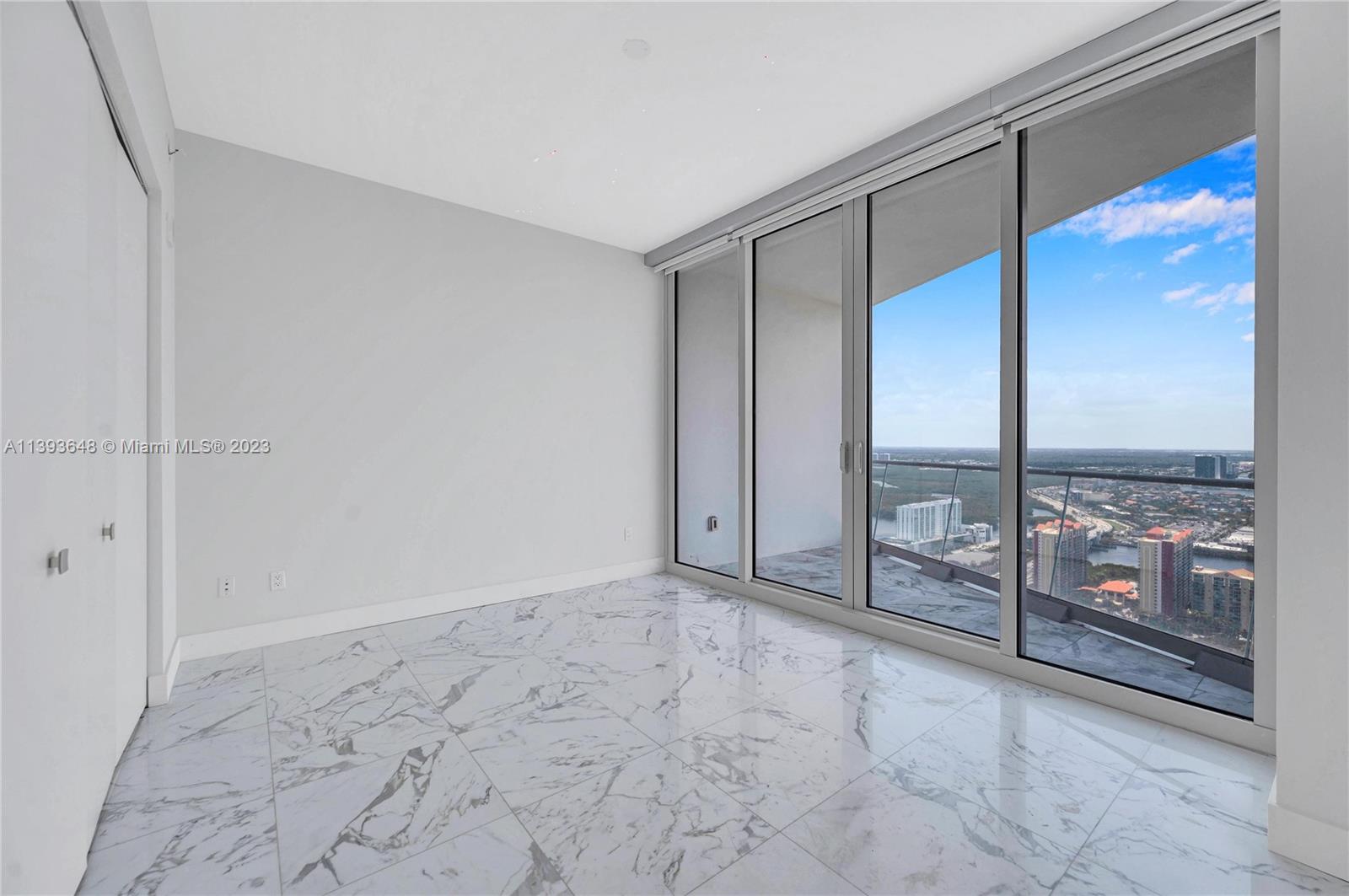 JADE SIGNATURE CONDO - Residential