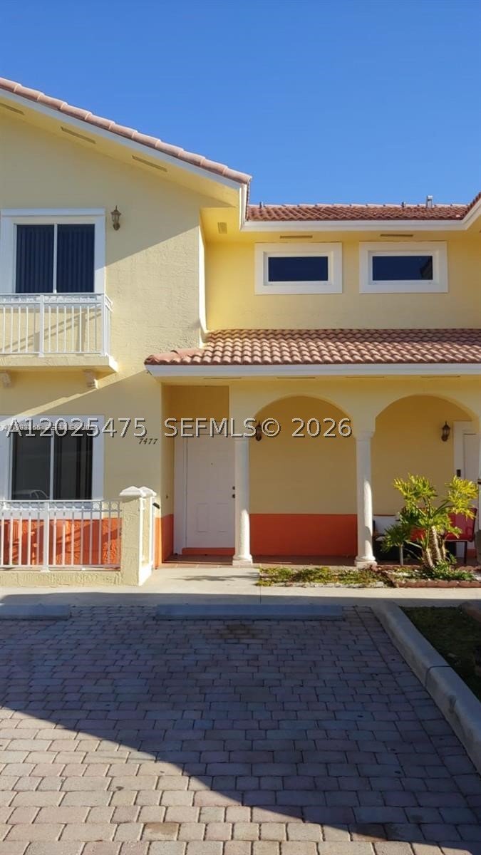 BEAUTIFUL TOWNHOUSE WITH TWO MASTER BEDROOMS UPSTAIRS AND ONE GUEST BATHROOM DOWNSTAIR, WITH GRANITE COUNTERTOP, ITALIAN TILE IN KITCHEN,  WHIRLPOOL  STAINLESS STEEL APPLIANCES,FENCED PATIO, TWO ASSIGNED PARKINGS, WASHER & DRYER IN UNIT AND MUCH MORE. EXCELLENT LOCATION CLOSE TO SHOPPING AREAS, RESTAURANTS AND MAJOR ROADS.