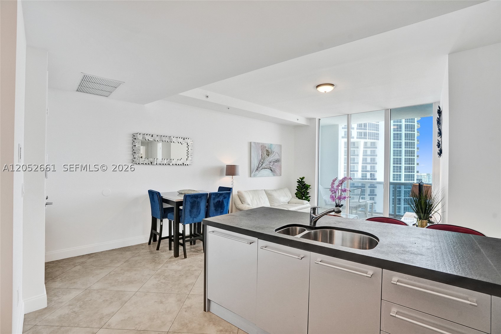 TRUMP ROYALE CONDO - Residential Lease