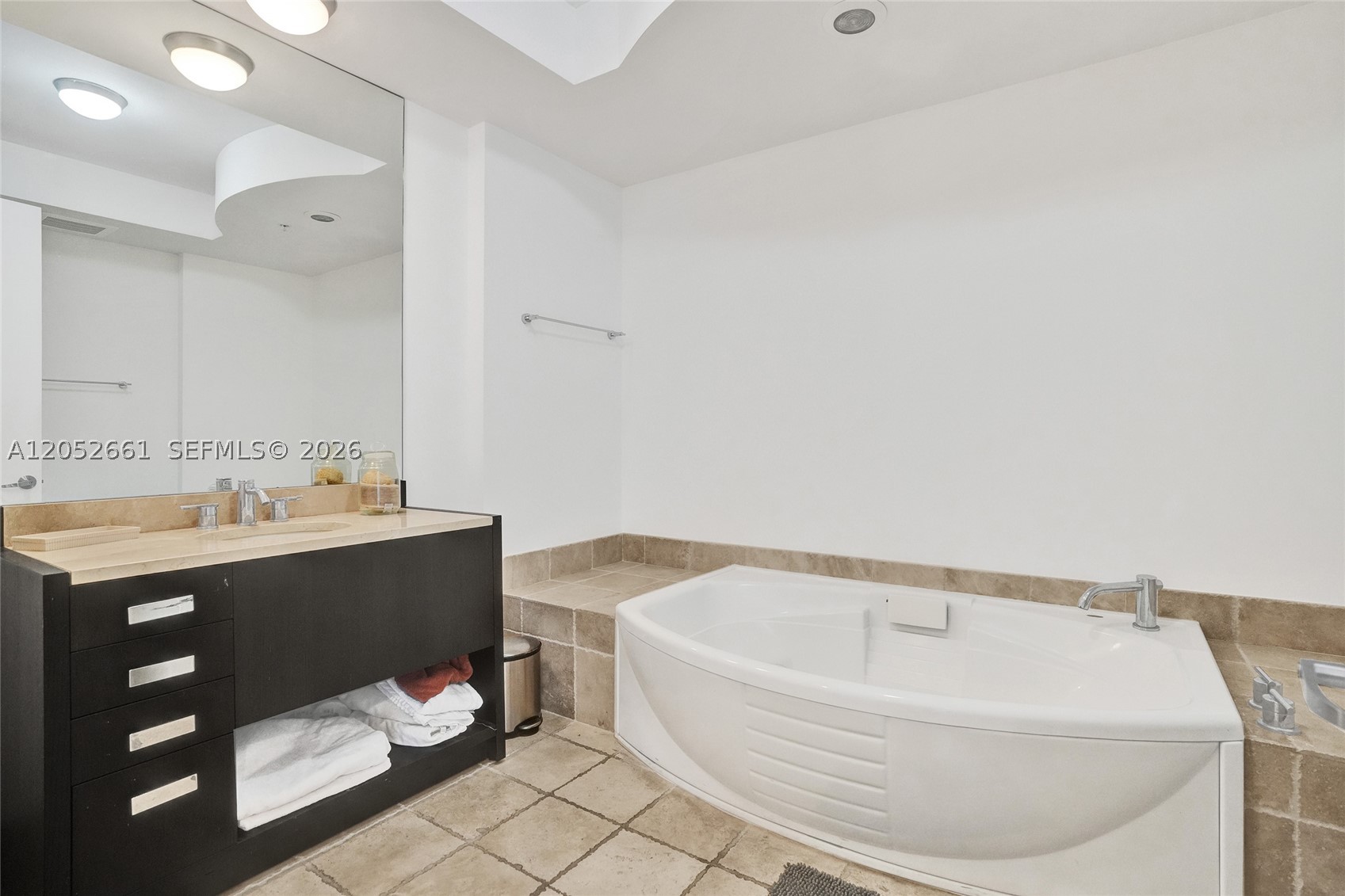 TRUMP ROYALE CONDO - Residential Lease