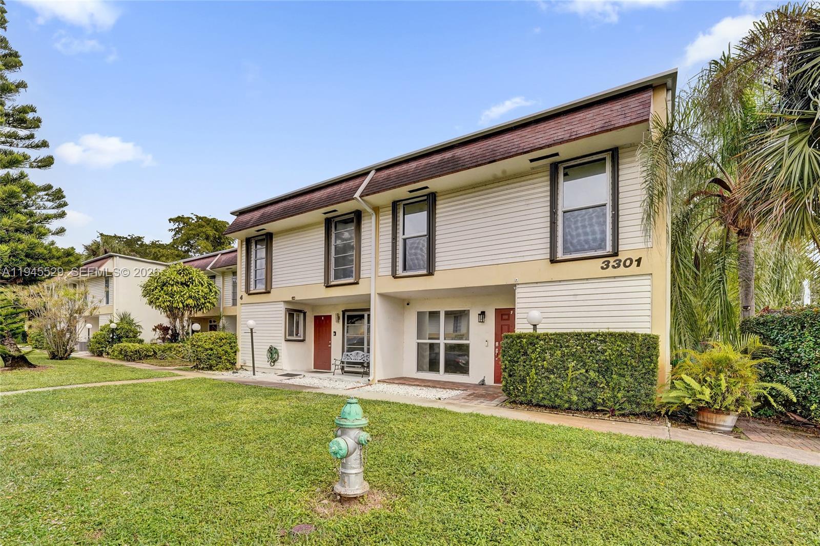 HOLLYWOOD GARDENS CONDOMI - Residential