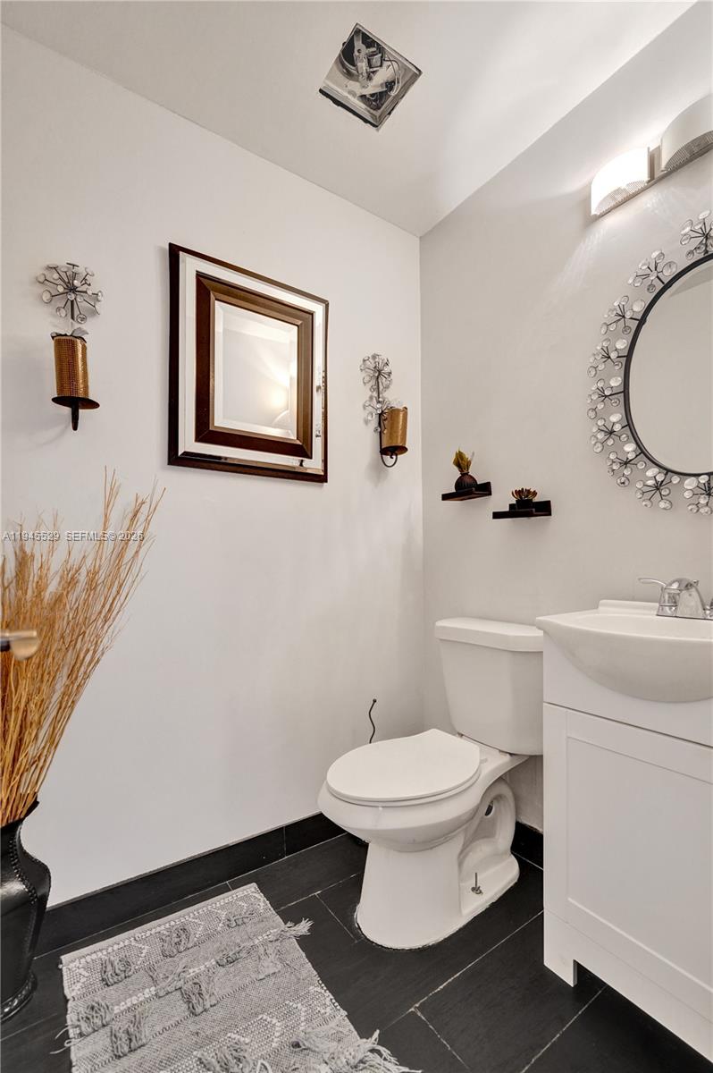 HOLLYWOOD GARDENS CONDOMI - Residential