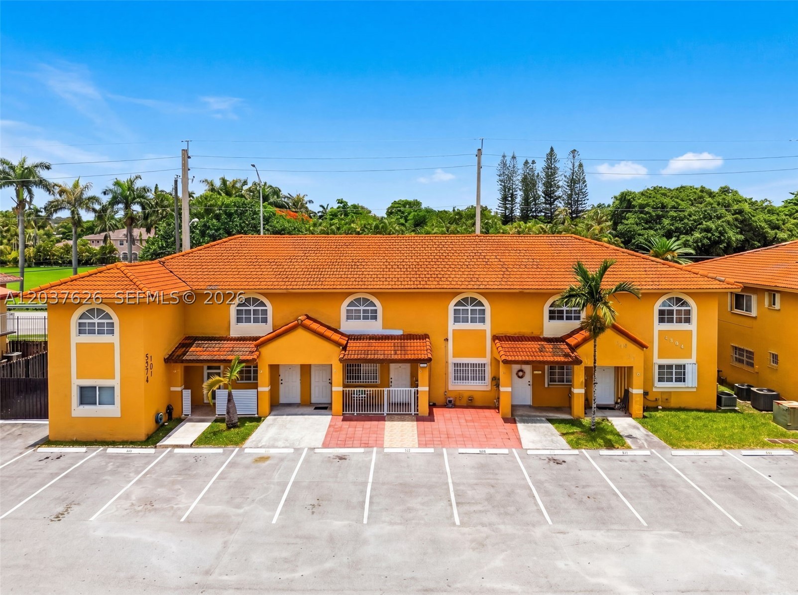 Beautiful 3-bedroom, 2-bath townhouse in Hialeah! Remodeled and well-maintained, featuring washer and dryer, updated kitchen appliances, and a private rear balcony perfect for relaxing or entertaining. Move-in ready and in excellent condition. Easy to show with flexible access. Motivated seller—bring your offers! Don’t miss this great opportunity.