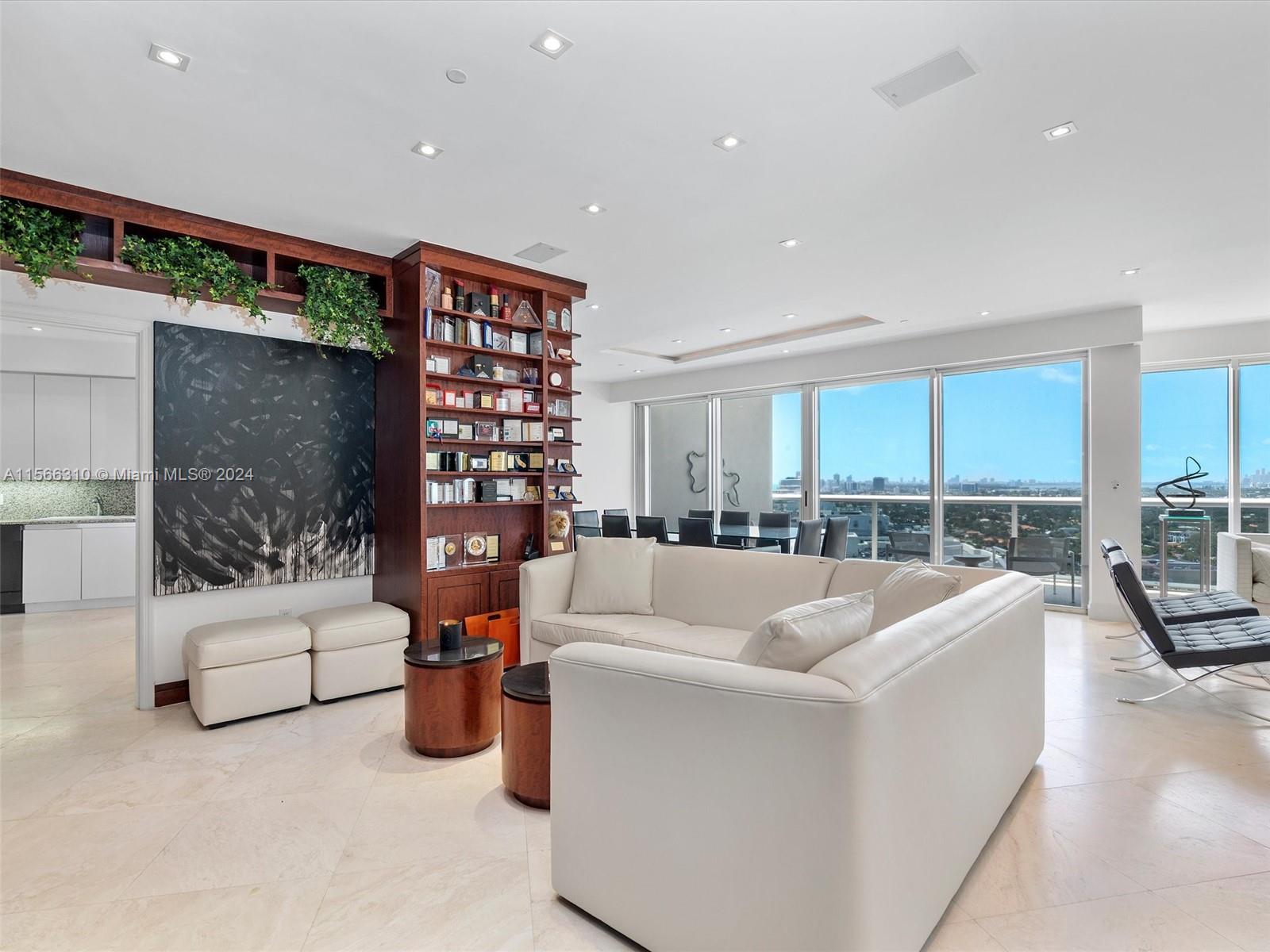 MAJESTIC TOWER - Residential