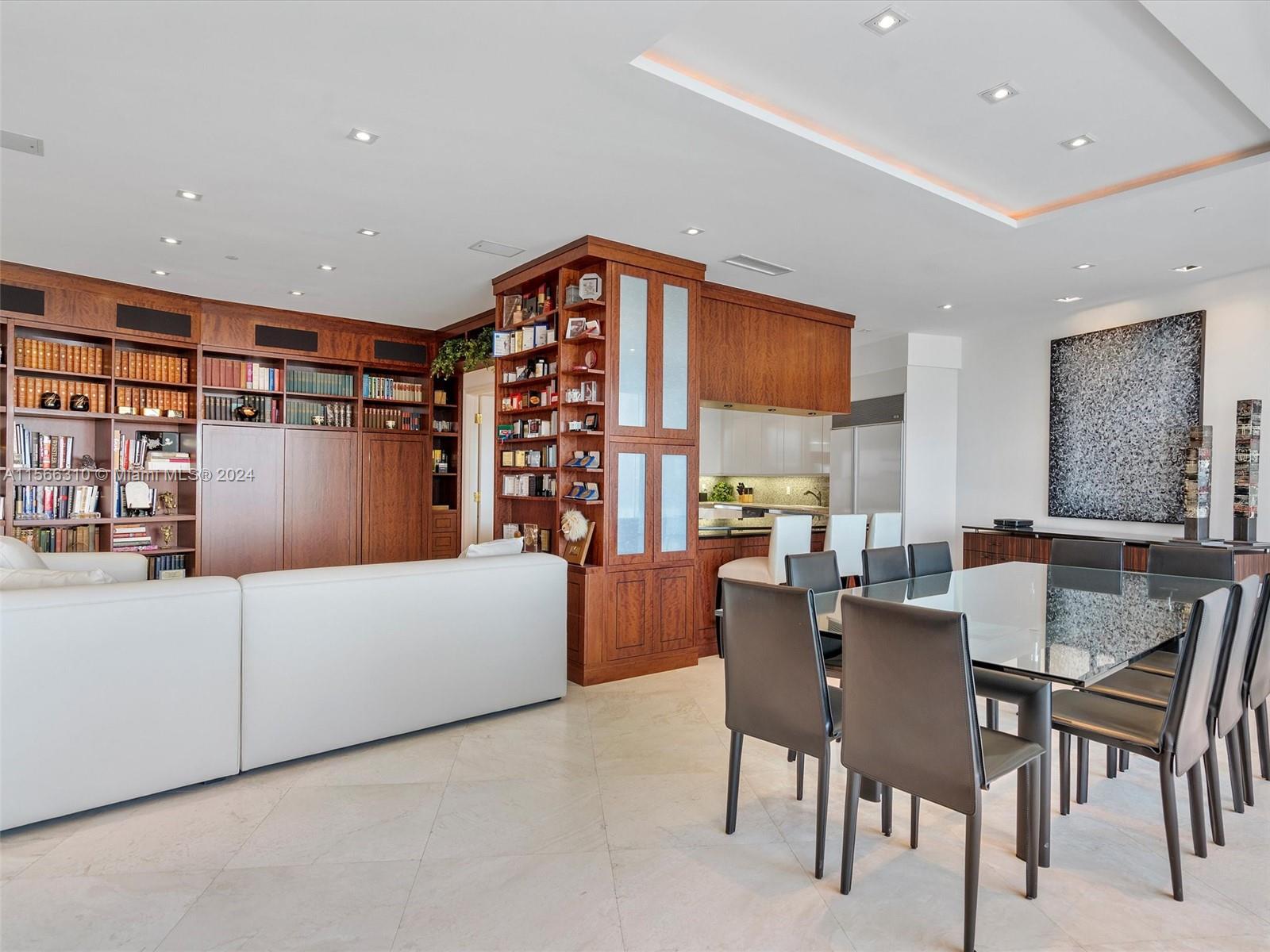 MAJESTIC TOWER - Residential