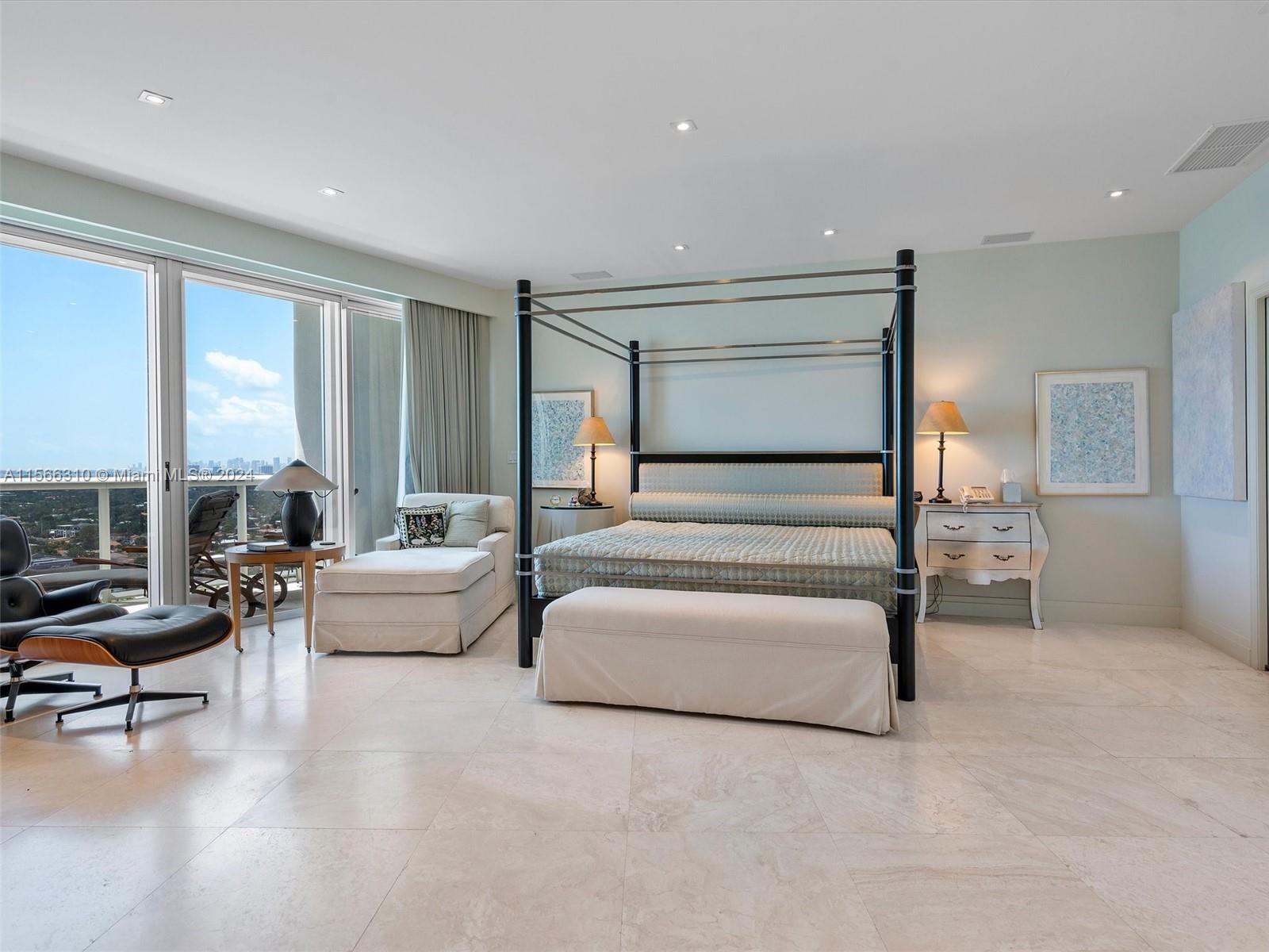MAJESTIC TOWER - Residential