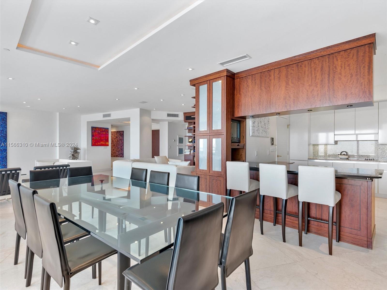 MAJESTIC TOWER - Residential