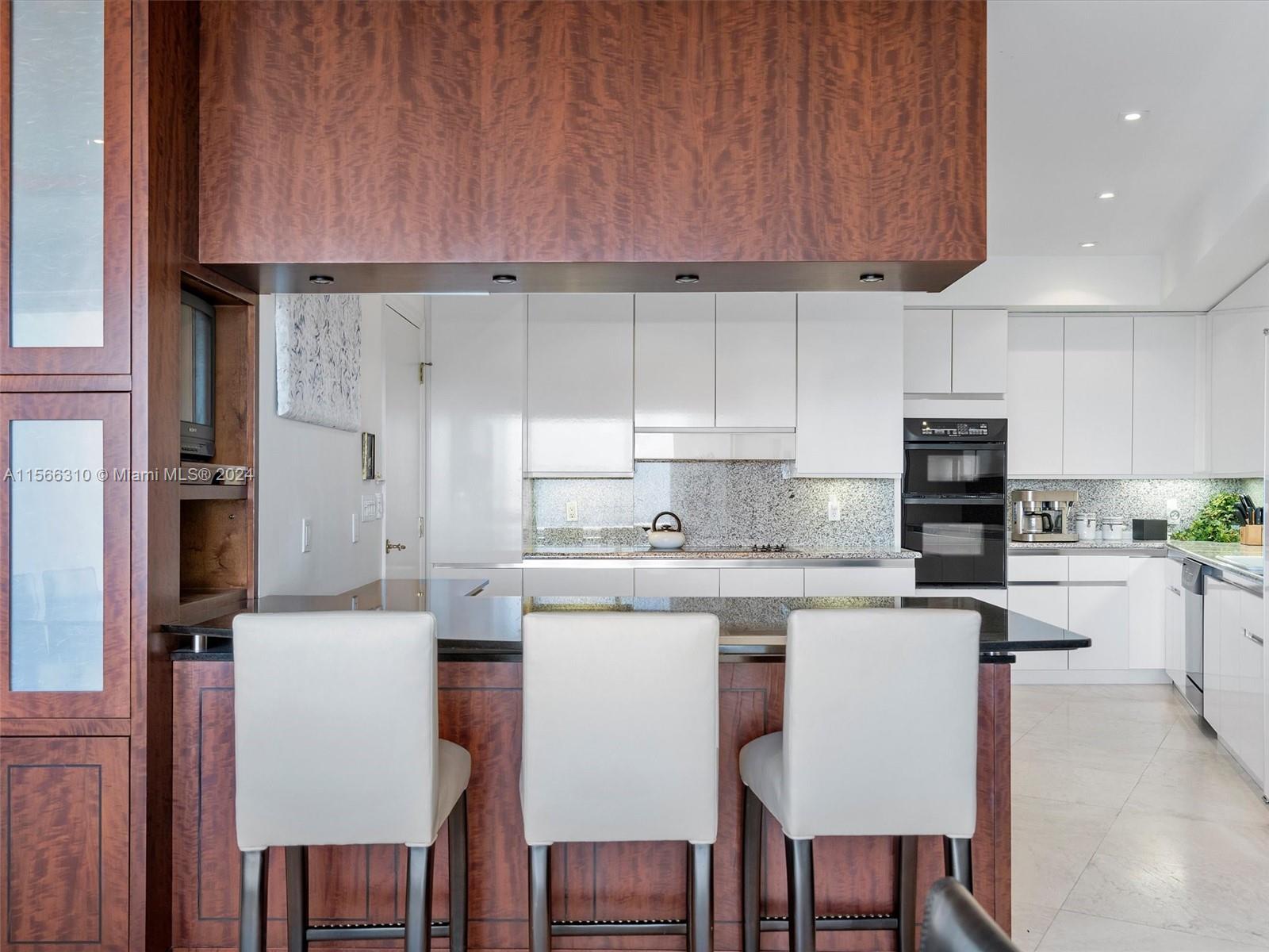 MAJESTIC TOWER - Residential