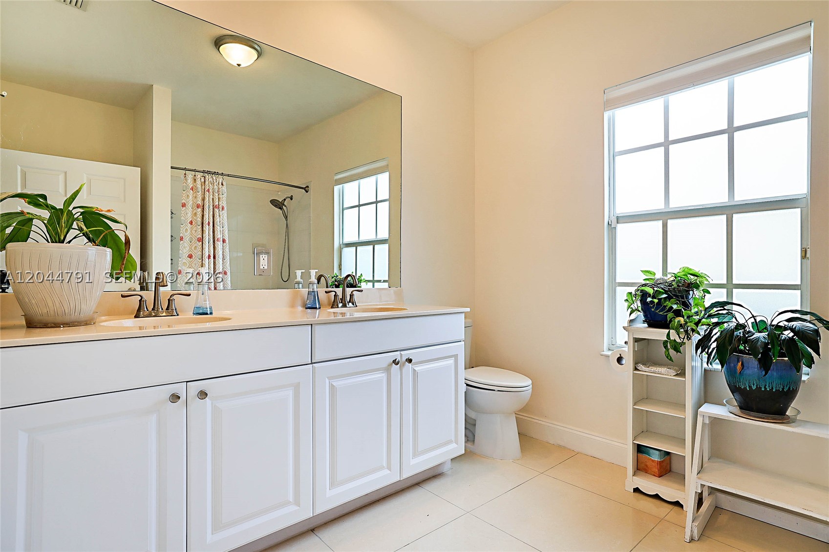 VILLA PALMS CONDO - Residential