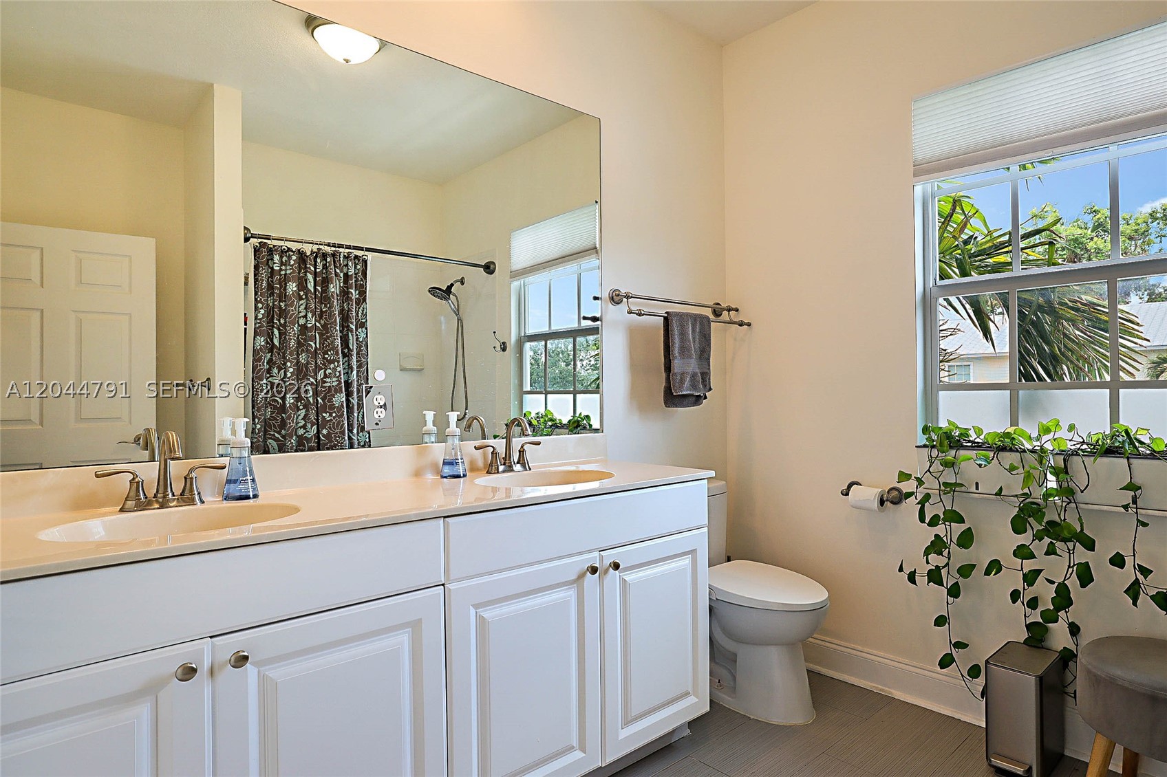 VILLA PALMS CONDO - Residential