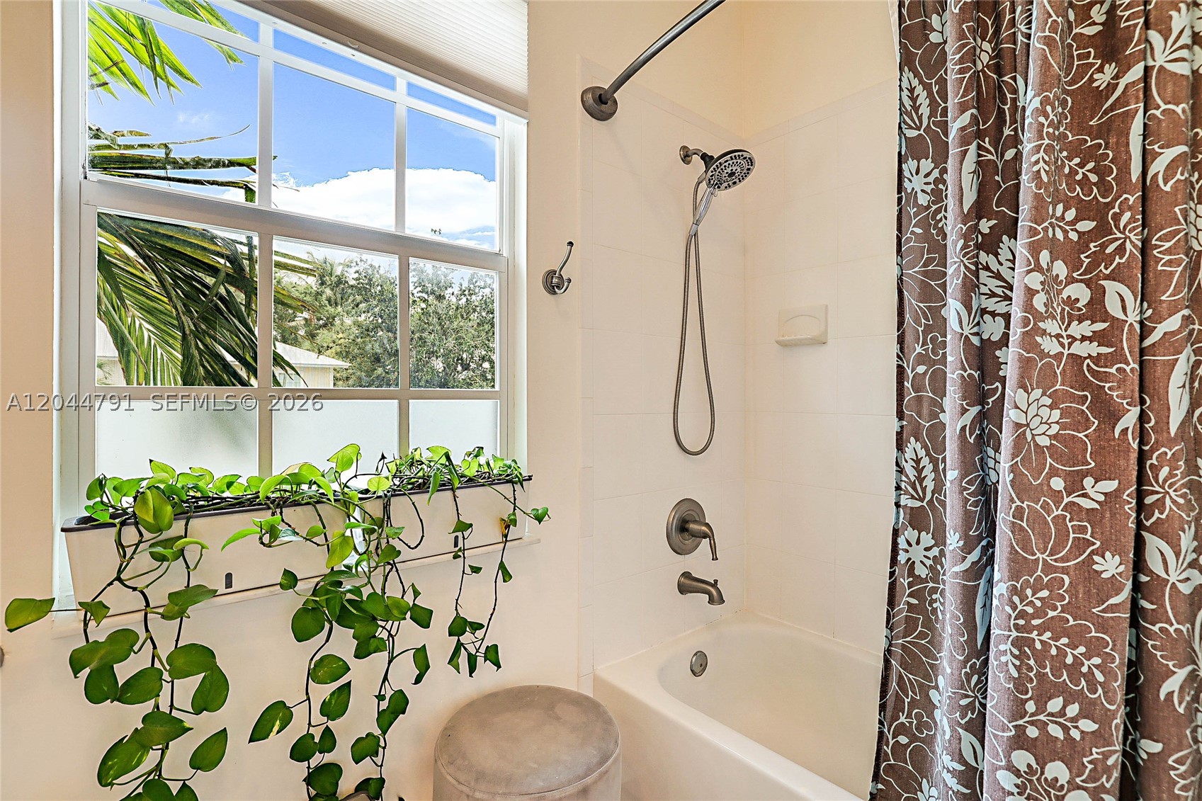 VILLA PALMS CONDO - Residential