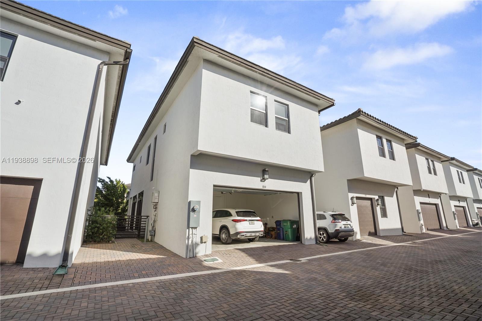 DOWNTOWN DORAL SOUTH PHAS - Residential