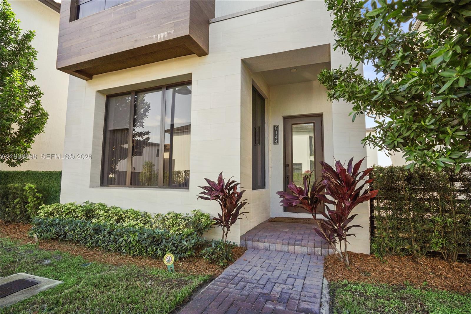 DOWNTOWN DORAL SOUTH PHAS - Residential
