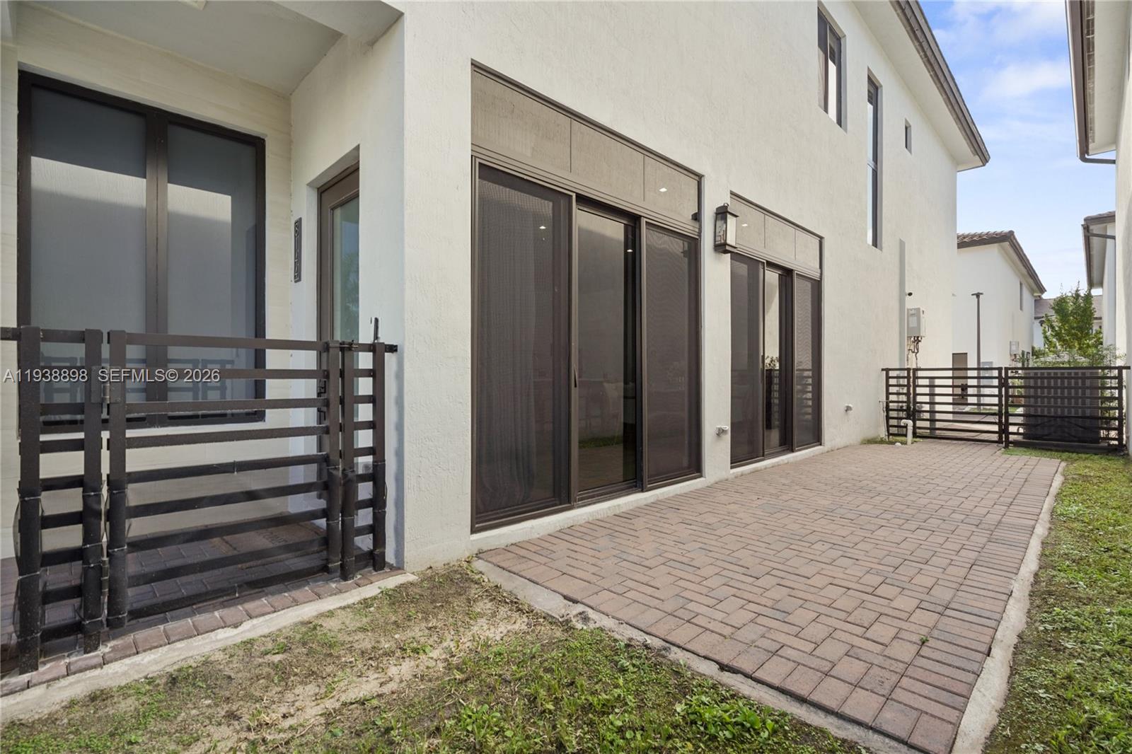 DOWNTOWN DORAL SOUTH PHAS - Residential