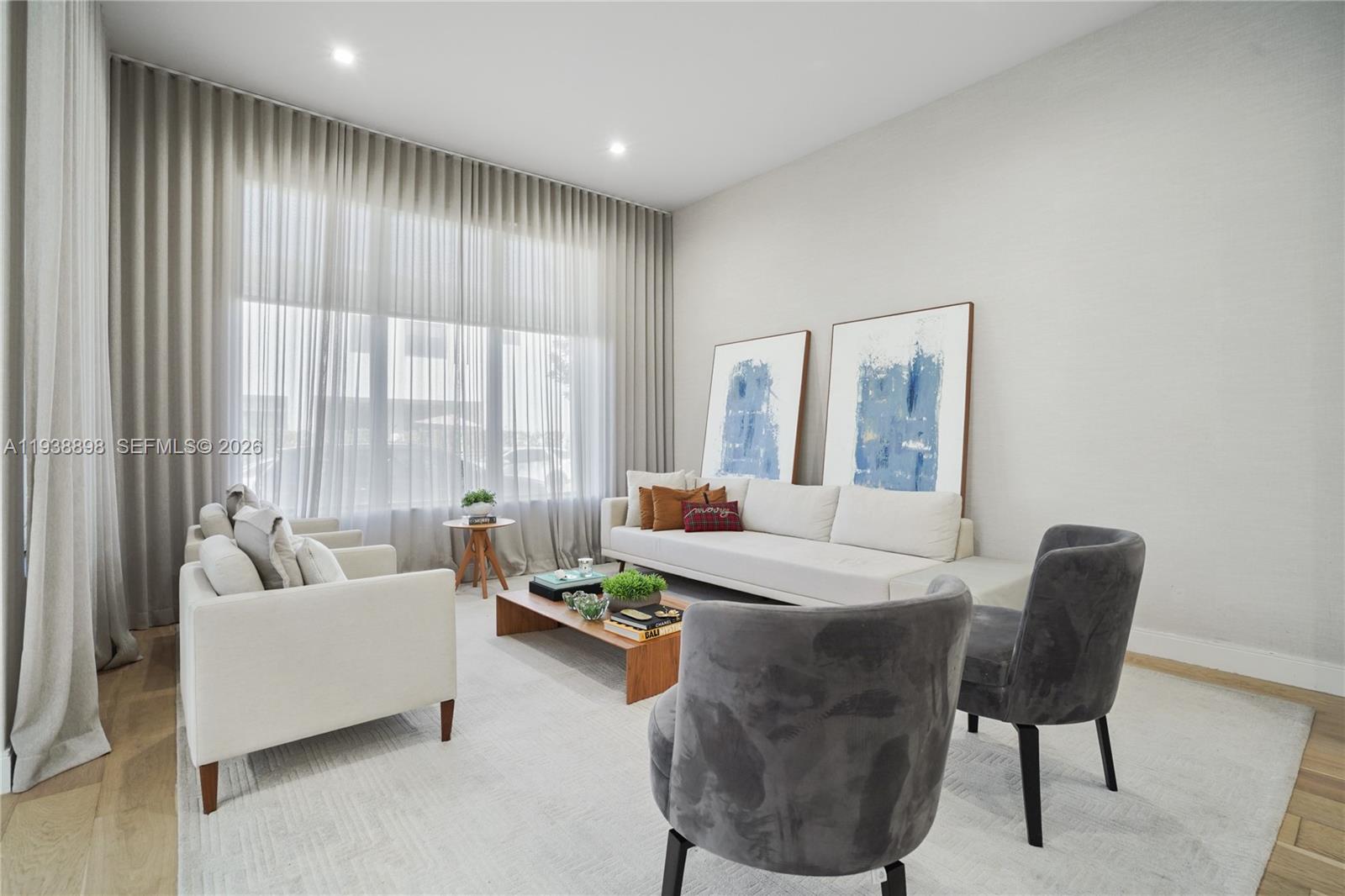 DOWNTOWN DORAL SOUTH PHAS - Residential