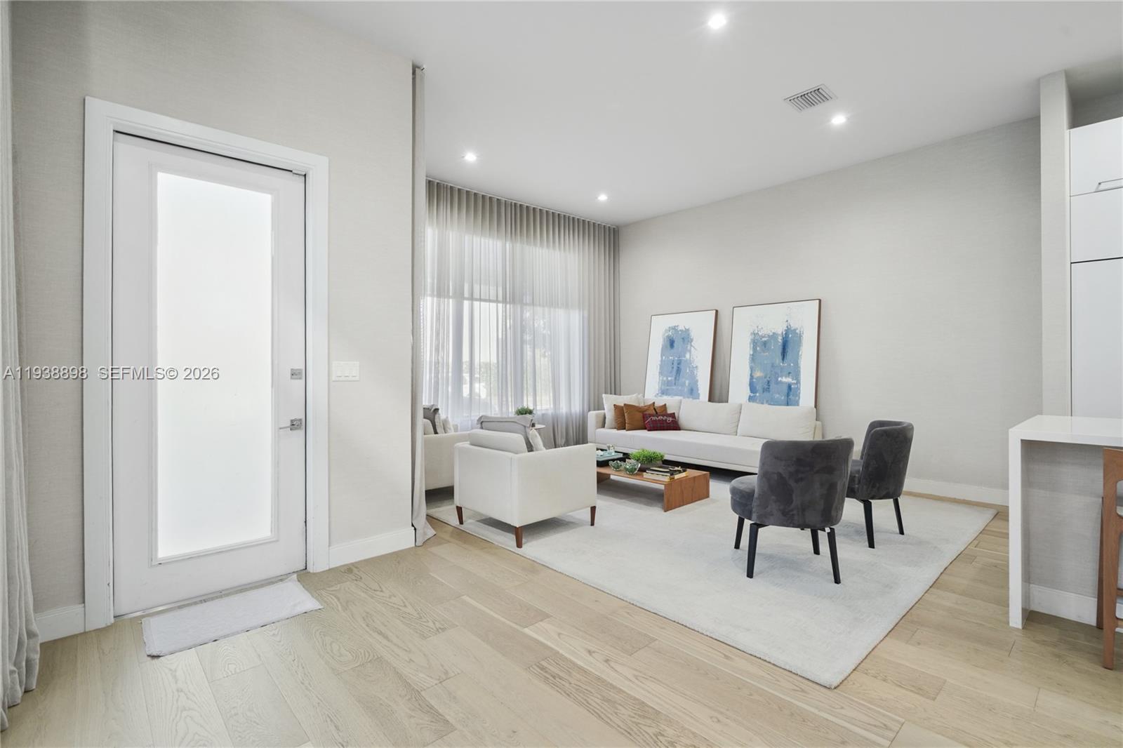 DOWNTOWN DORAL SOUTH PHAS - Residential