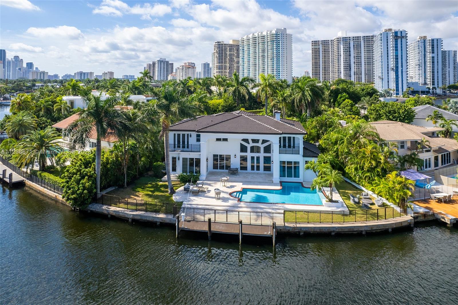 GOLDEN BEACH SEC E - Residential