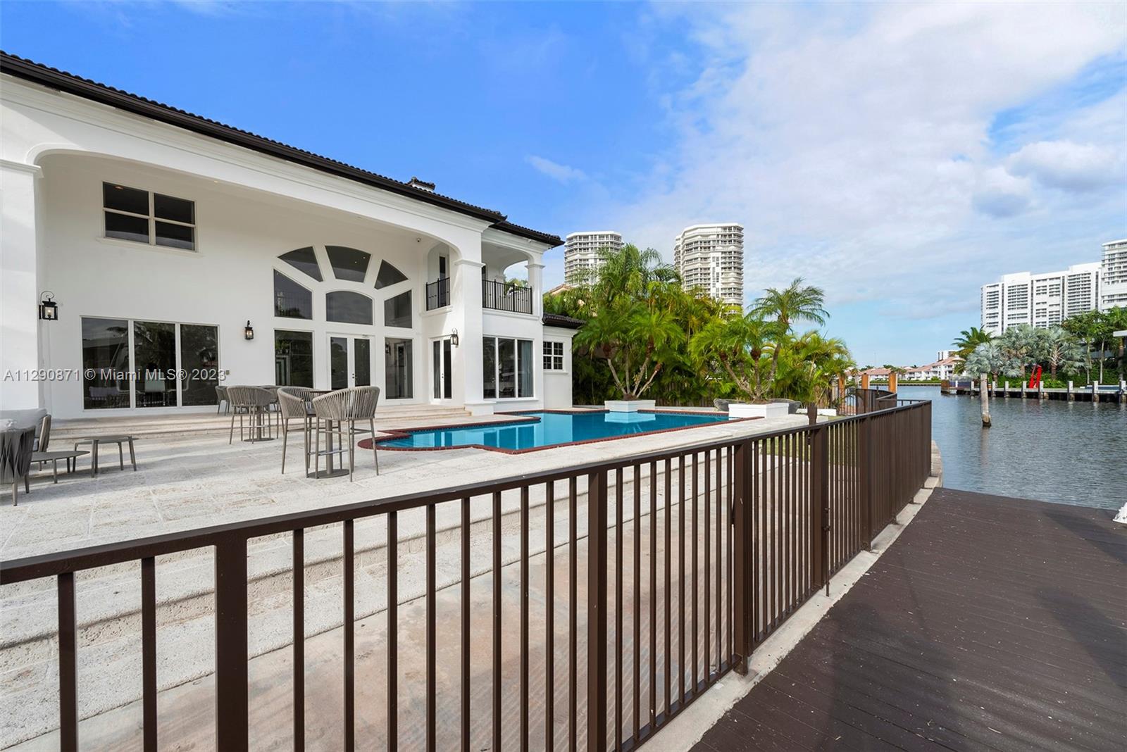 GOLDEN BEACH SEC E - Residential