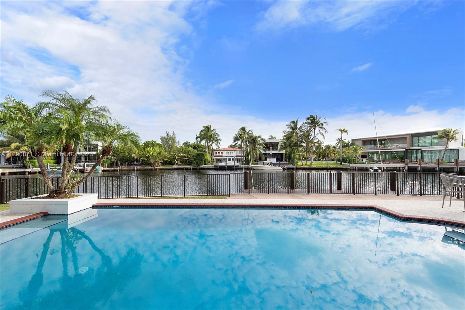 GOLDEN BEACH SEC E - Residential
