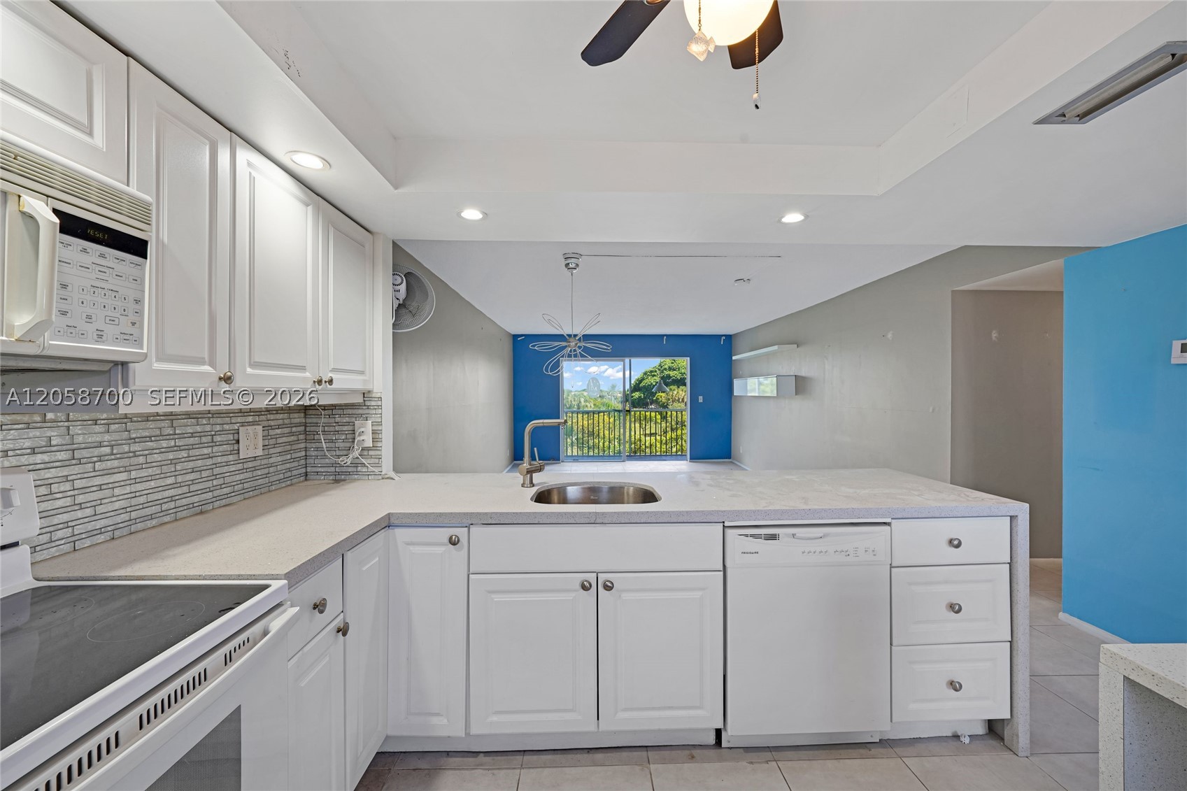 HILLCREST COUNTRY CLUB AP - Residential