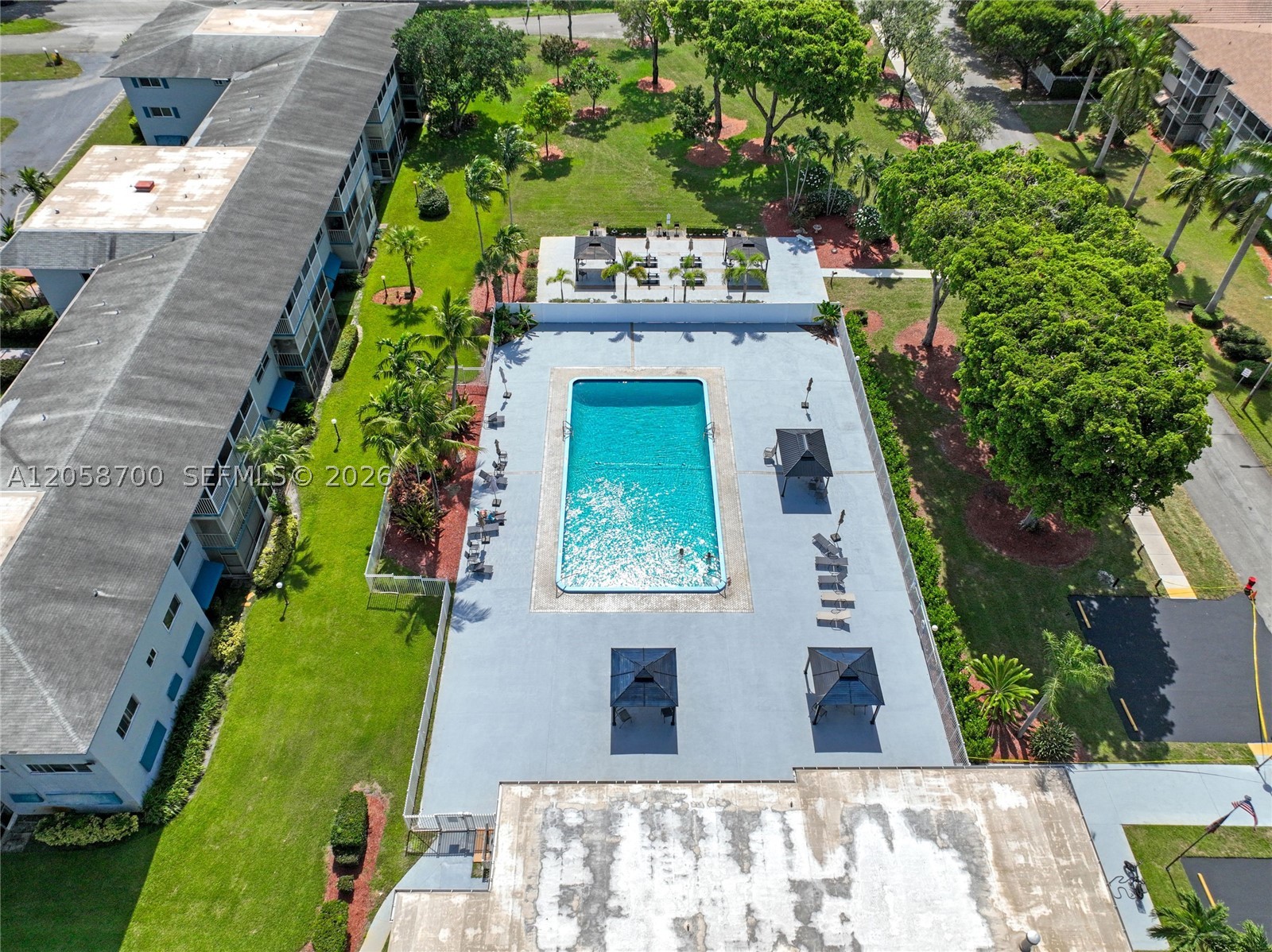 HILLCREST COUNTRY CLUB AP - Residential