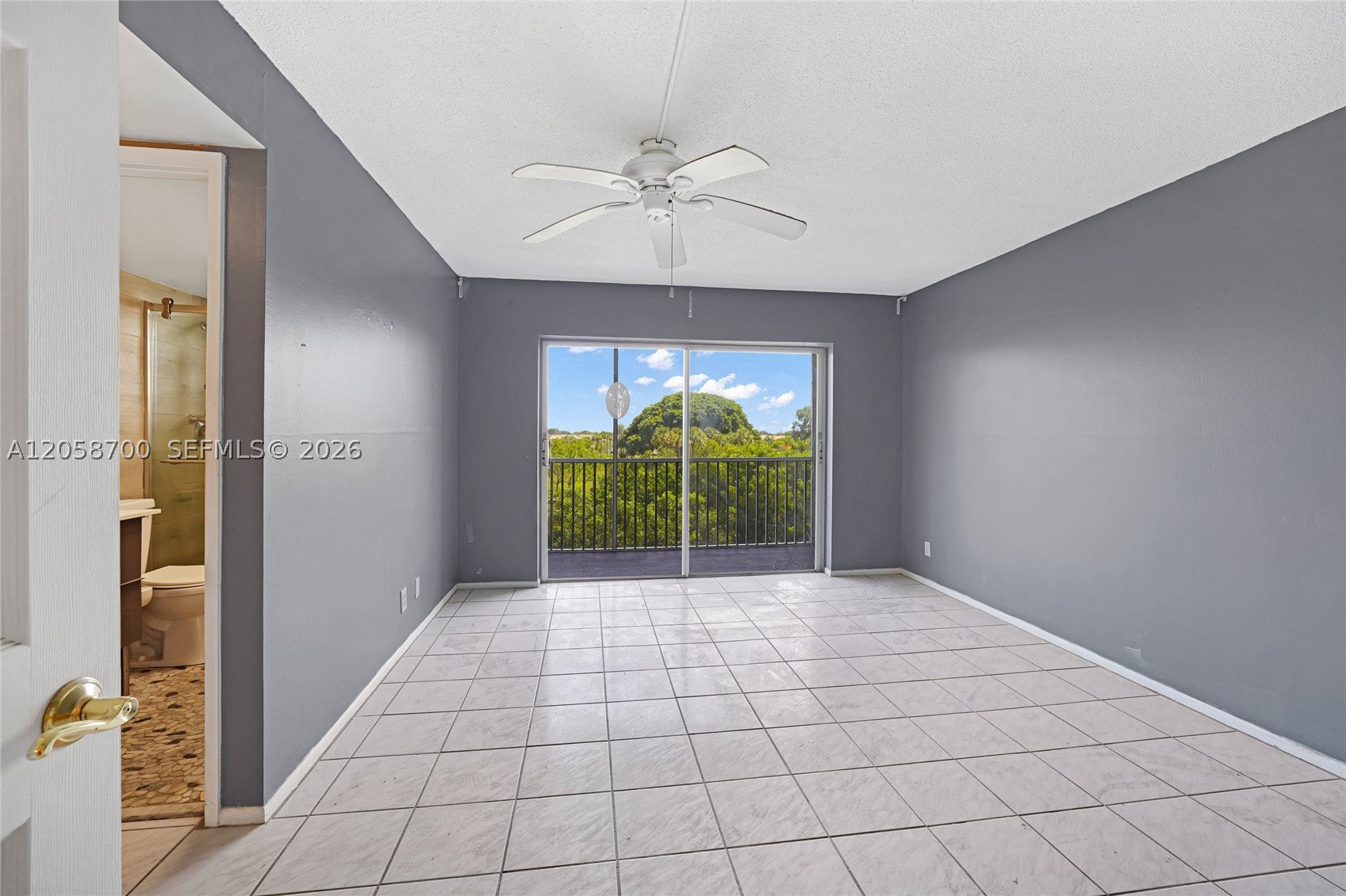 HILLCREST COUNTRY CLUB AP - Residential